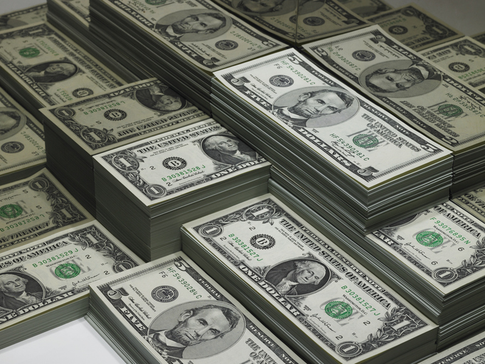 Dolarul câștigă teren, în ciuda escaladei tarifare a Președintelui Trump